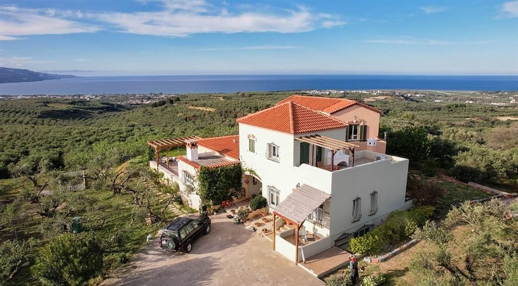 na-prodej-velka-rustikalni-vila-s-vyhledem-na-more-kreta-recko