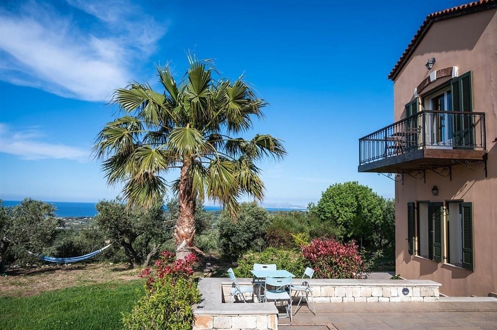 na-prodej-velka-rustikalni-vila-s-vyhledem-na-more-kreta-recko