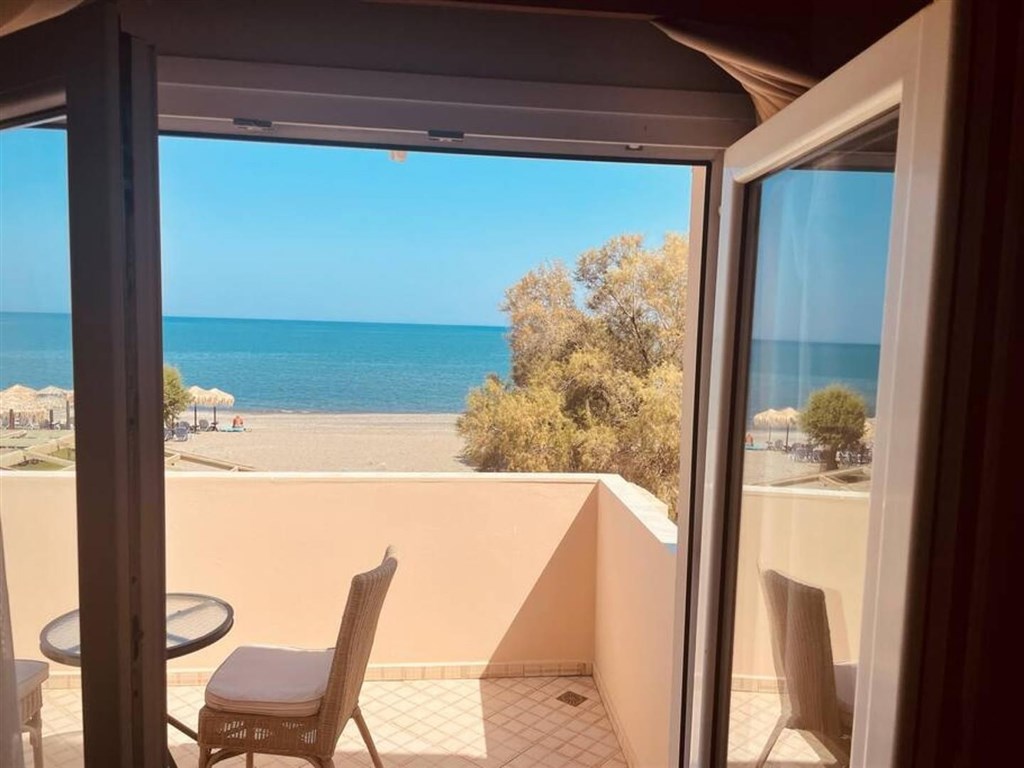 na-prodej-komplex-4-luxusnich-vil-primo-u-plaze-kreta-recko