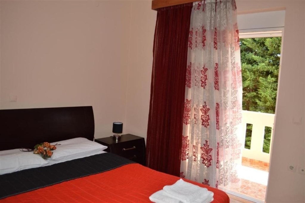 na-prodej-dum-se-3-apartmany-s-vyhledem-na-more-kreta-recko