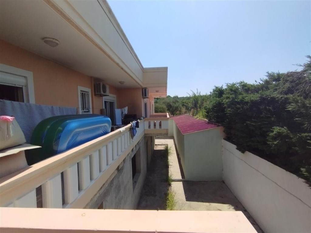 na-prodej-dum-se-3-apartmany-s-vyhledem-na-more-kreta-recko