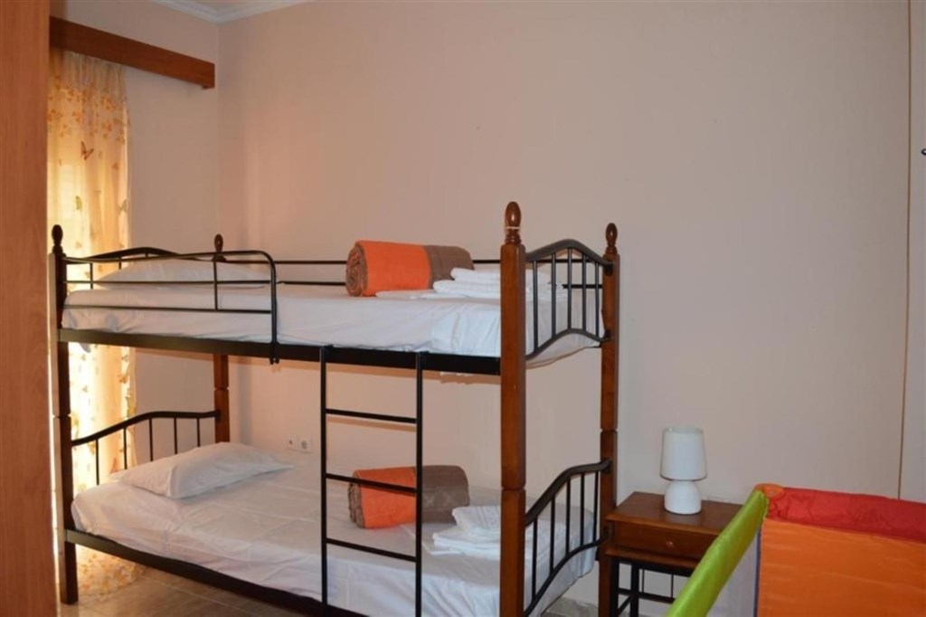na-prodej-dum-se-3-apartmany-s-vyhledem-na-more-kreta-recko