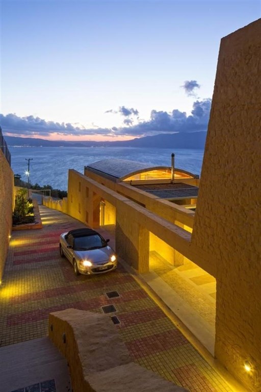 dve-fantasticke-vily-s-otevrenym-vyhledem-na-more-kreta-recko