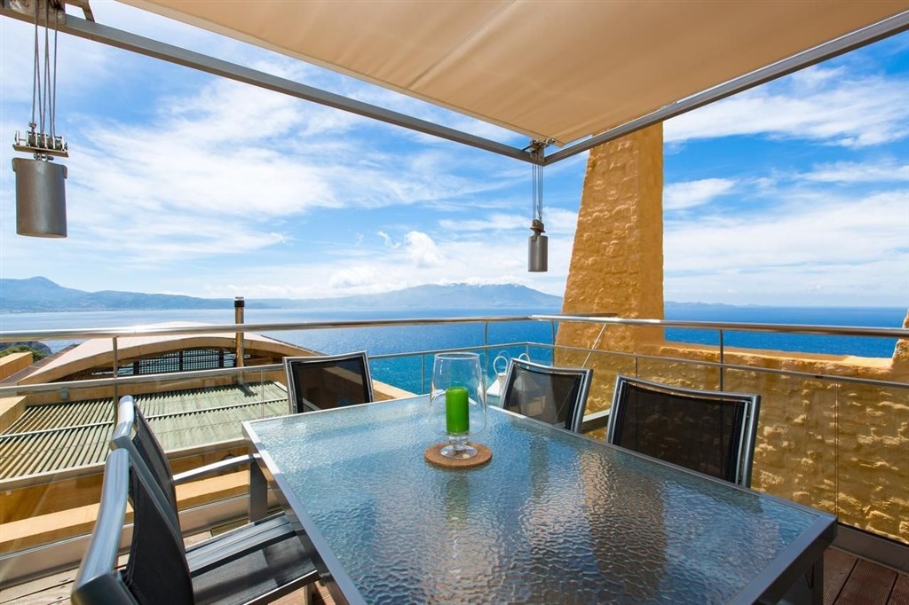 dve-fantasticke-vily-s-otevrenym-vyhledem-na-more-kreta-recko