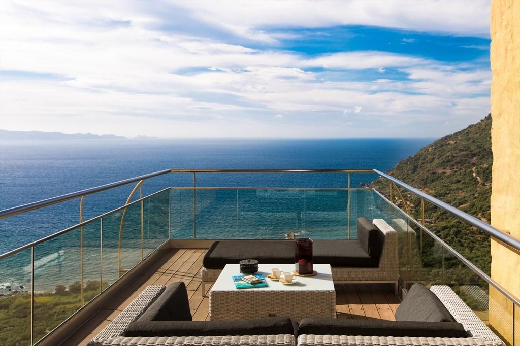 dve-fantasticke-vily-s-otevrenym-vyhledem-na-more-kreta-recko