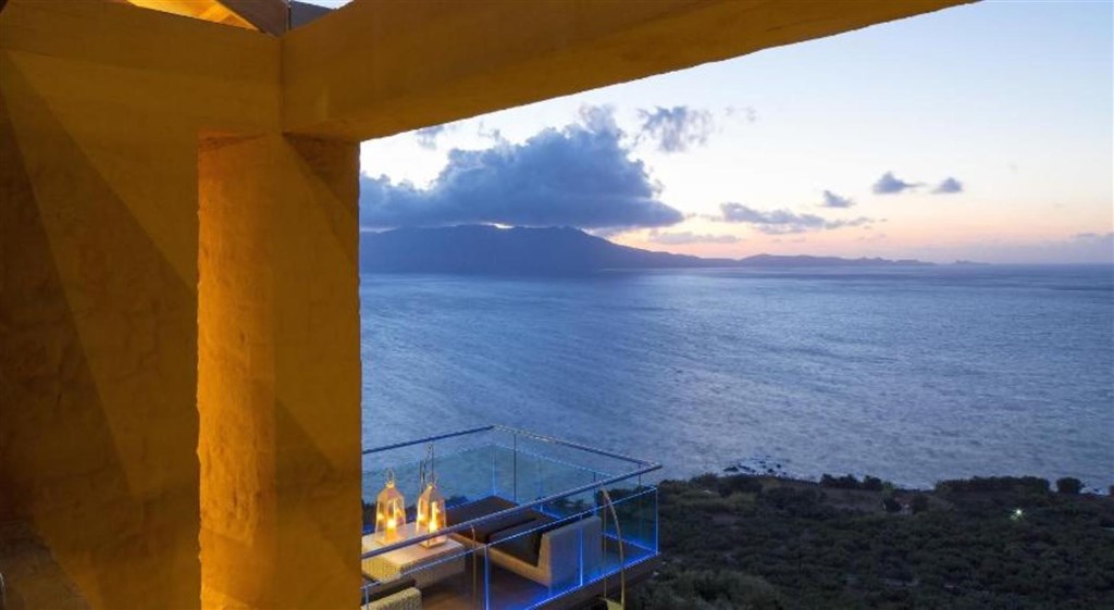 dve-fantasticke-vily-s-otevrenym-vyhledem-na-more-kreta-recko