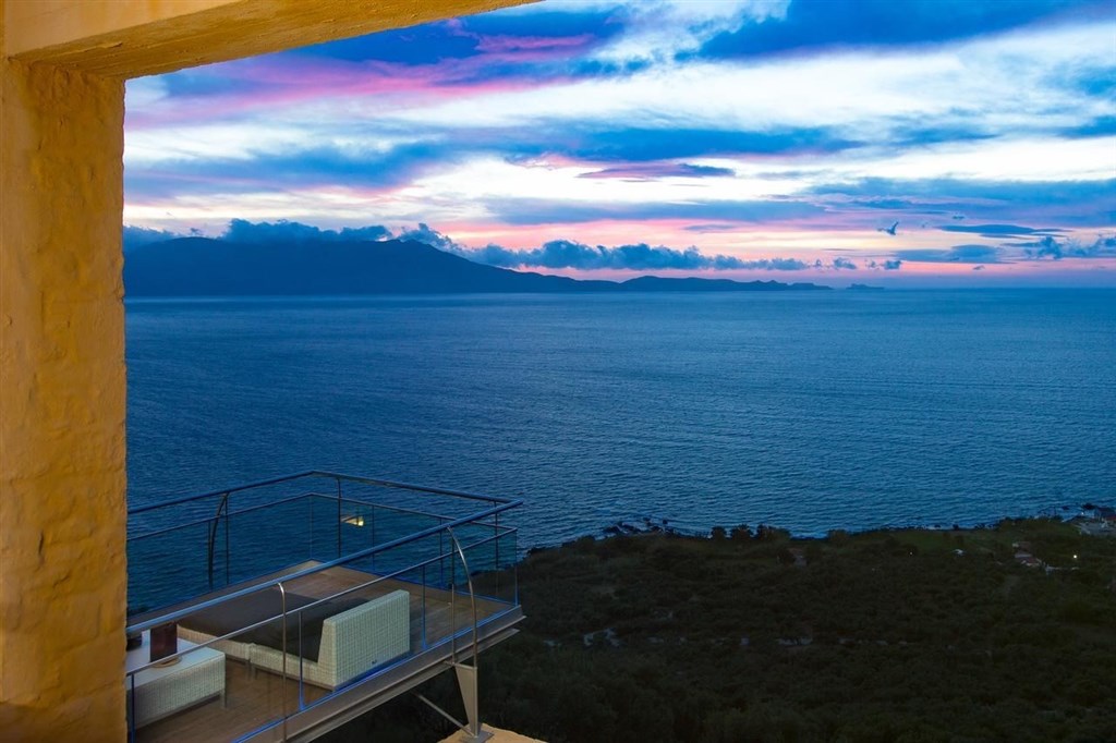dve-fantasticke-vily-s-otevrenym-vyhledem-na-more-kreta-recko