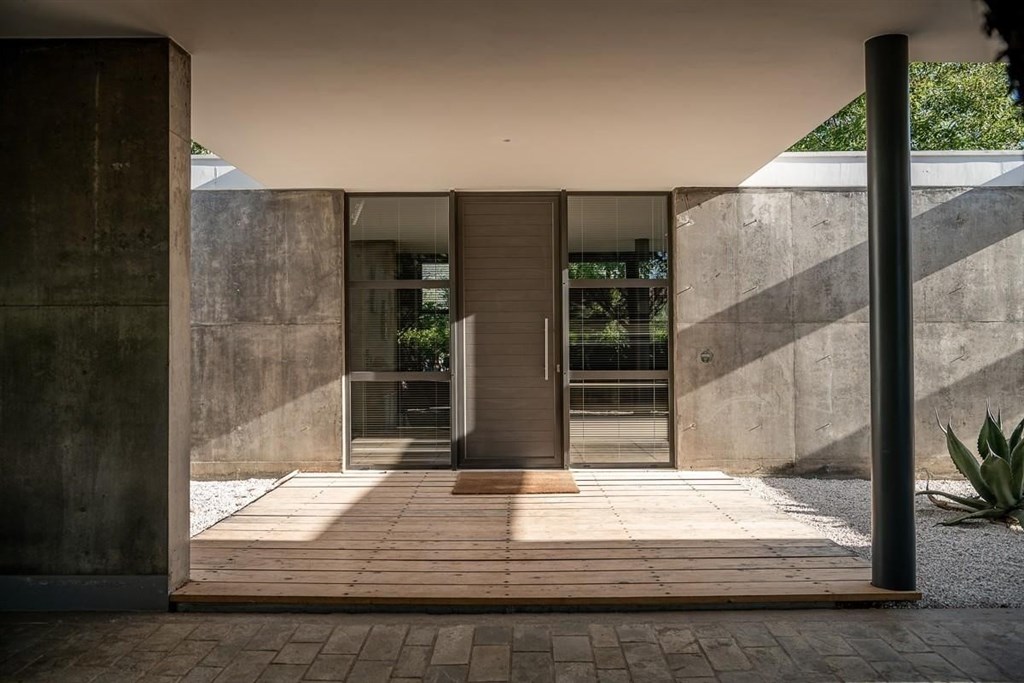 vila-ve-stylu-moderniho-funkcionalismu-blizko-centra-kreta-recko