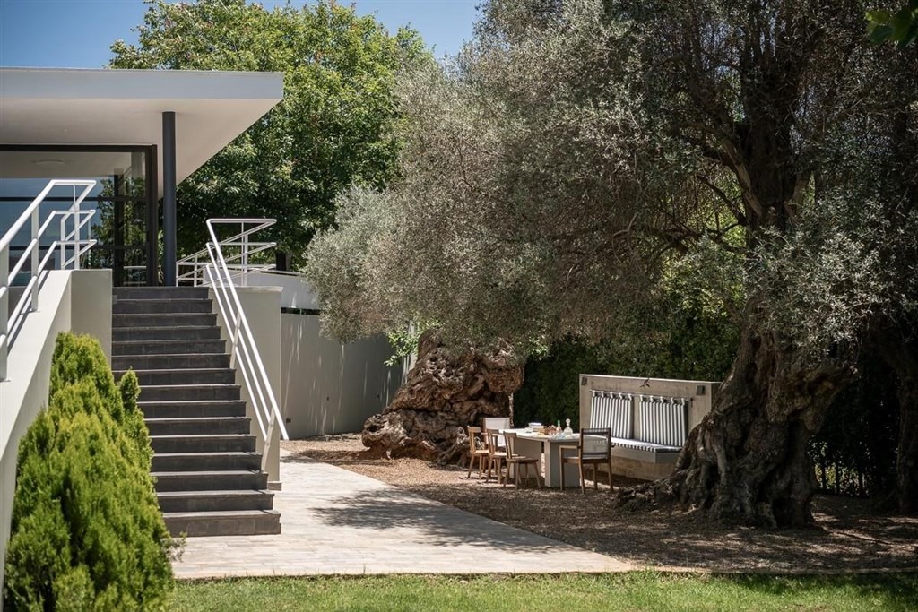vila-ve-stylu-moderniho-funkcionalismu-blizko-centra-kreta-recko
