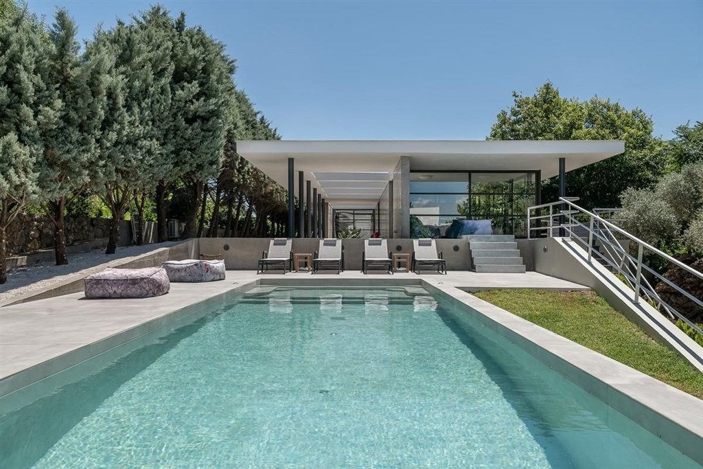 vila-ve-stylu-moderniho-funkcionalismu-blizko-centra-kreta-recko