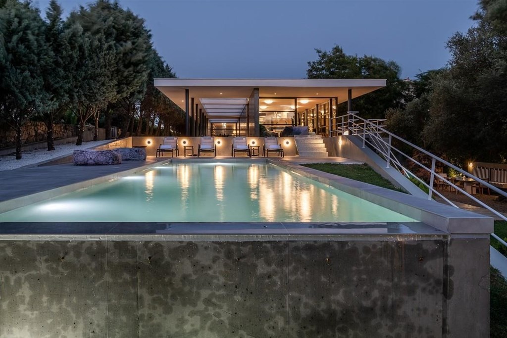 vila-ve-stylu-moderniho-funkcionalismu-blizko-centra-kreta-recko