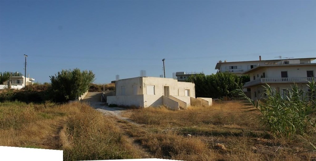 dve-nove-vily-blizko-u-more-a-s-vyhledem-na-nej-kreta-recko