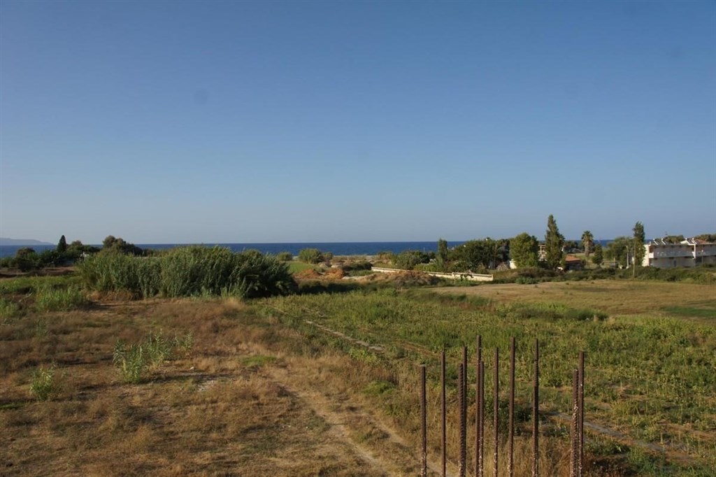 dve-nove-vily-blizko-u-more-a-s-vyhledem-na-nej-kreta-recko