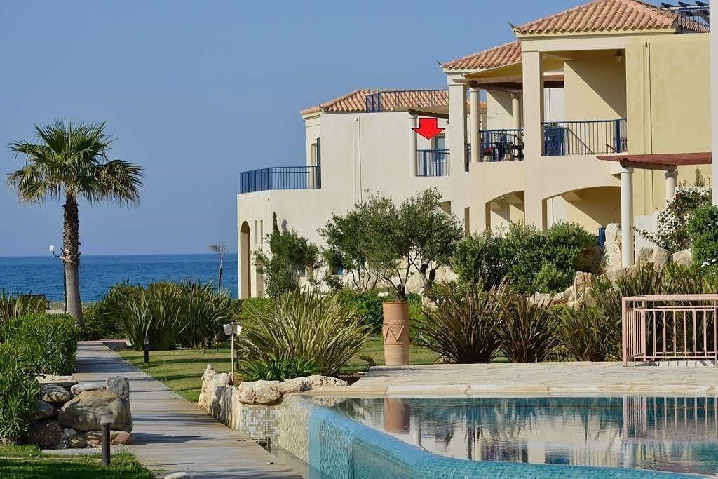 na-prodej-apartman-v-komplexu-v-prvni-rade-u-more-kreta-recko