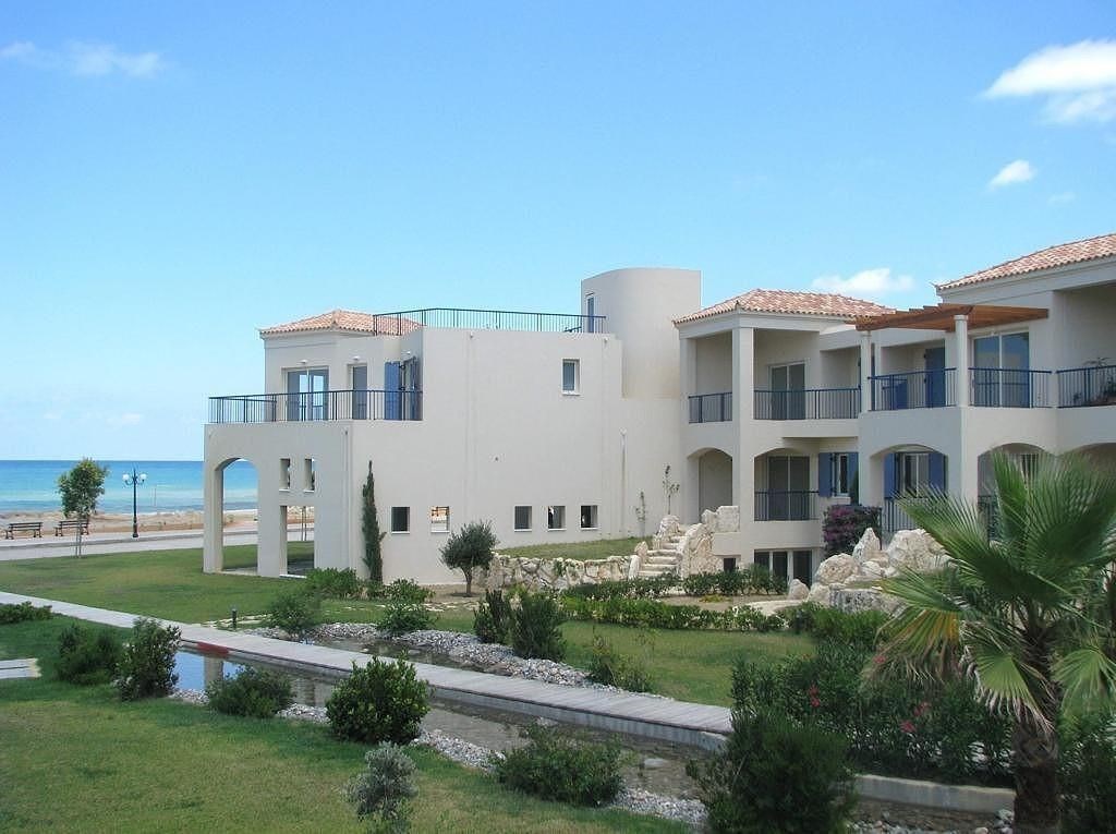 na-prodej-apartman-v-komplexu-v-prvni-rade-u-more-kreta-recko