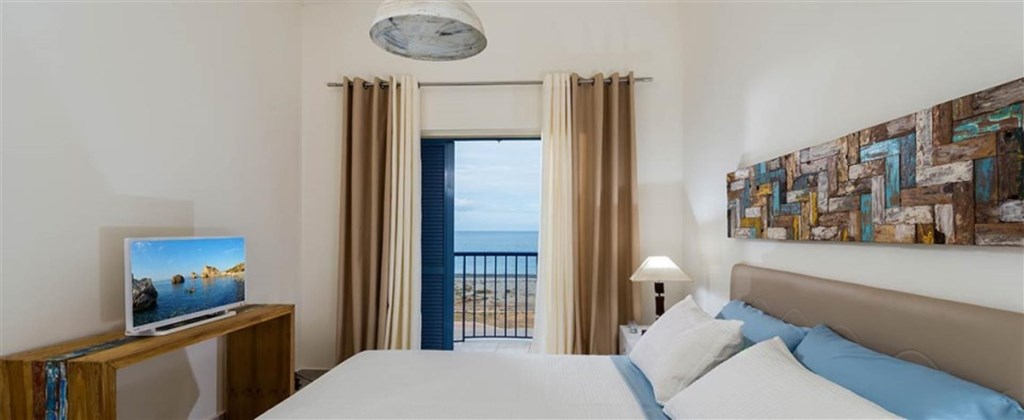 na-prodej-apartman-v-komplexu-v-prvni-rade-u-more-kreta-recko