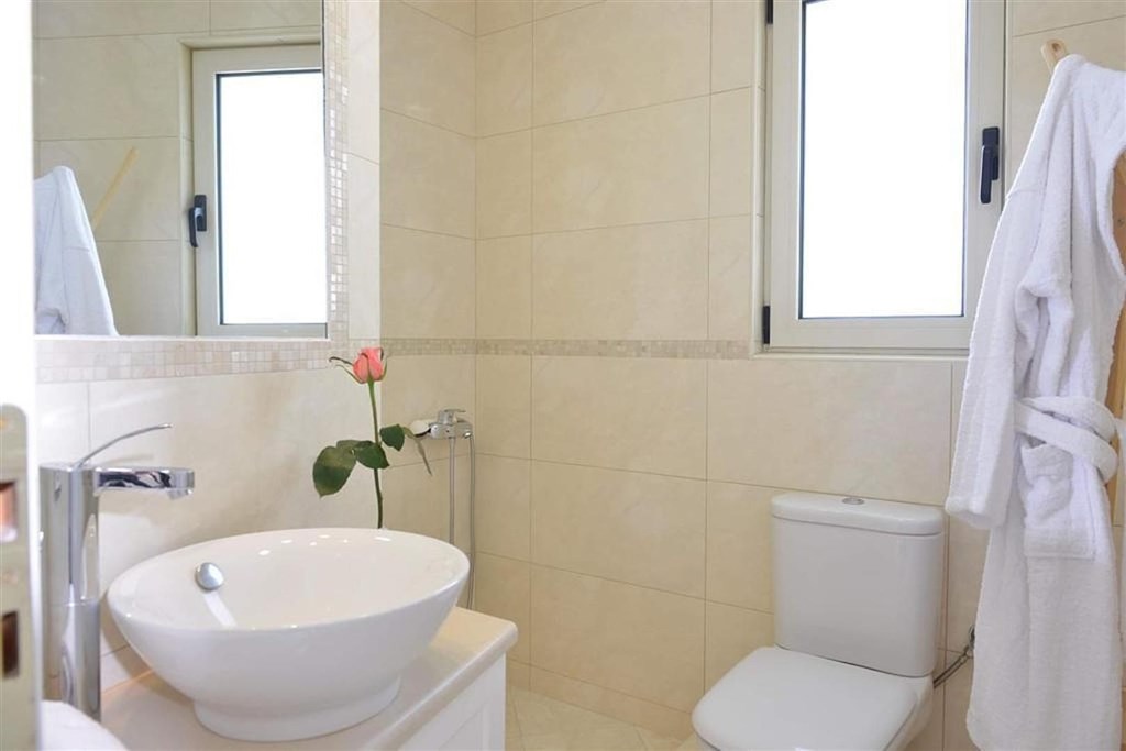na-prodej-apartman-v-komplexu-v-prvni-rade-u-more-kreta-recko