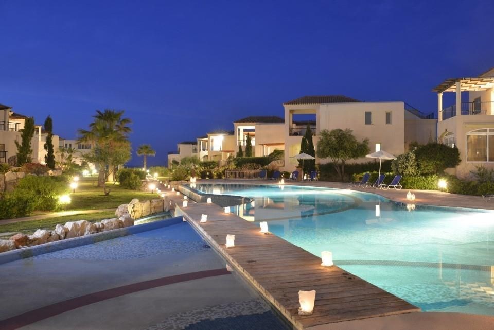 na-prodej-apartman-v-komplexu-v-prvni-rade-u-more-kreta-recko