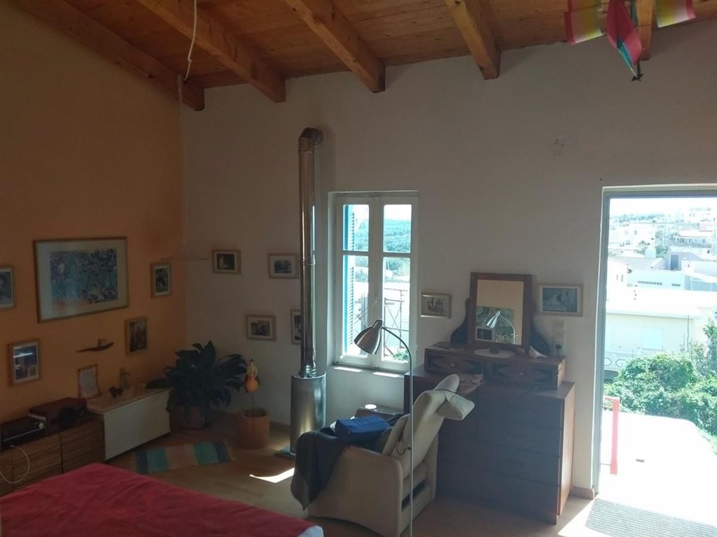 prijemny-radovy-kamenny-dum-s-terasou-kreta-recko