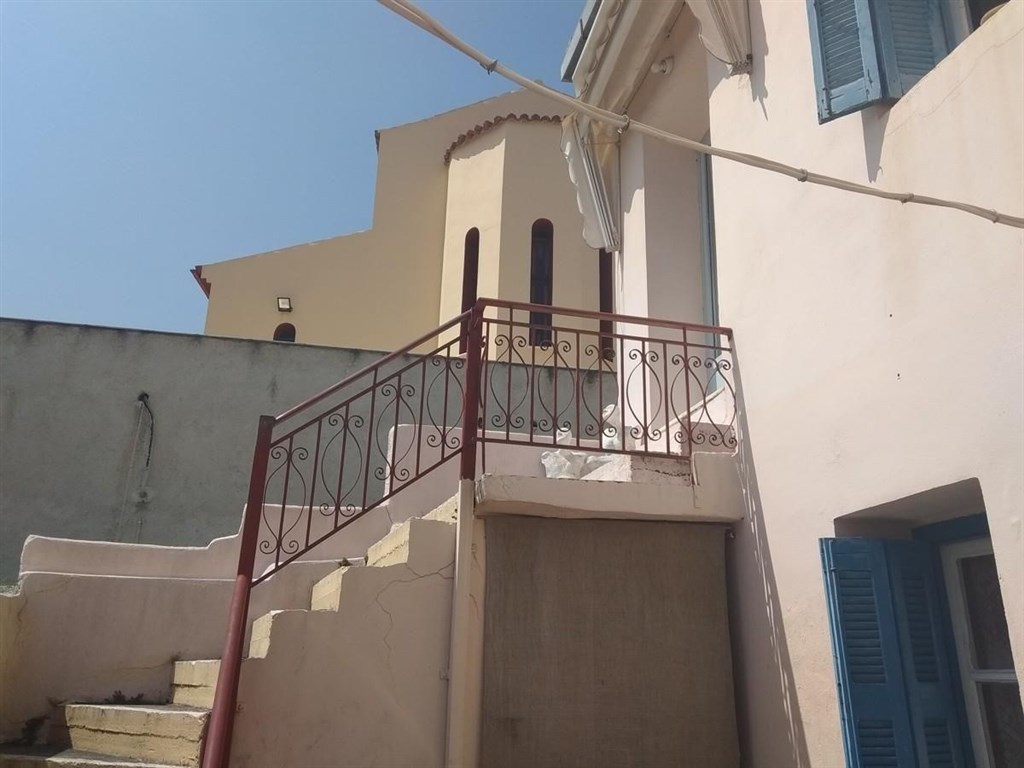 prijemny-radovy-kamenny-dum-s-terasou-kreta-recko