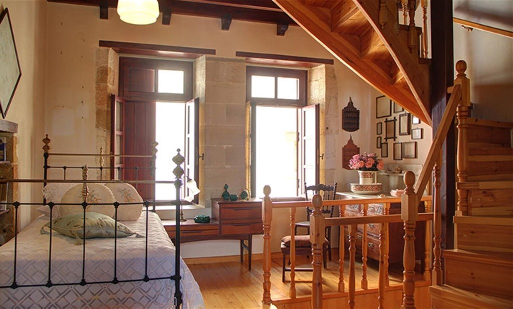 kamenny-dum-v-historickem-centru-a-blizko-more-kreta-recko