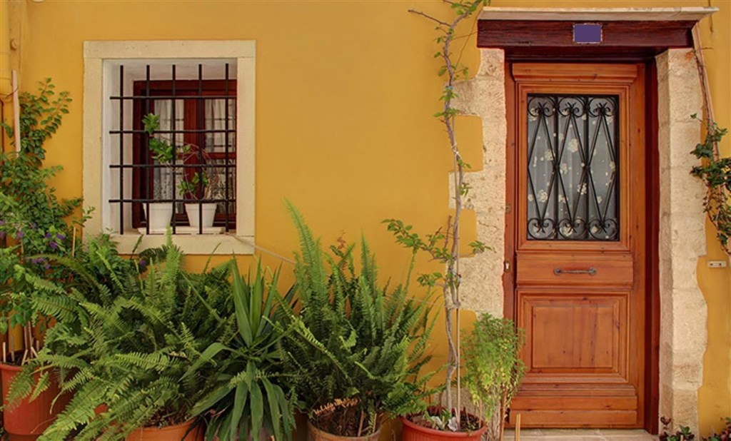 kamenny-dum-v-historickem-centru-a-blizko-more-kreta-recko