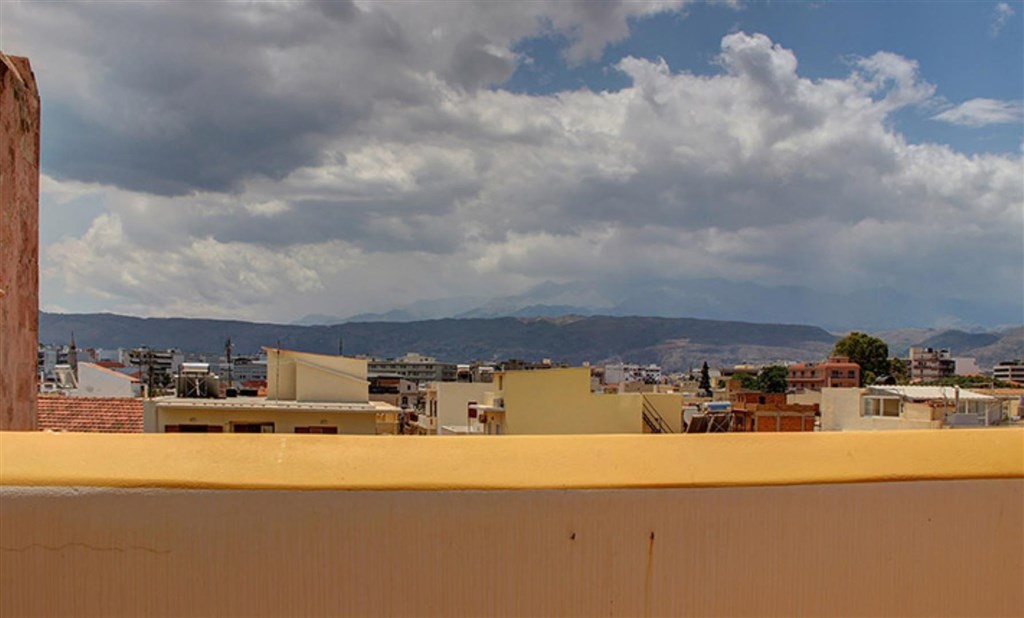 kamenny-dum-v-historickem-centru-a-blizko-more-kreta-recko