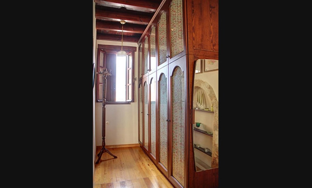 kamenny-dum-v-historickem-centru-a-blizko-more-kreta-recko