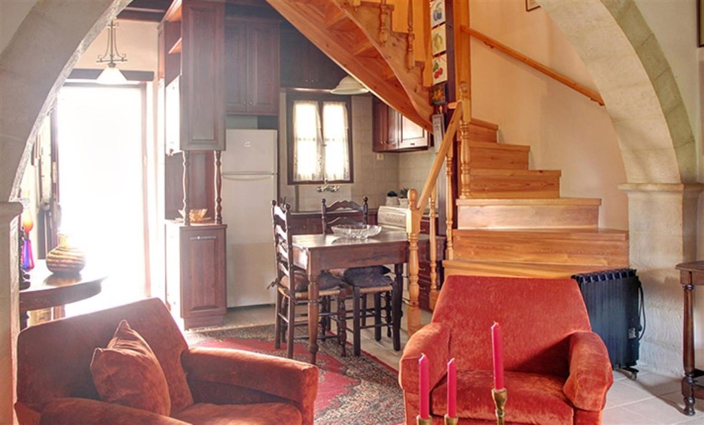 kamenny-dum-v-historickem-centru-a-blizko-more-kreta-recko