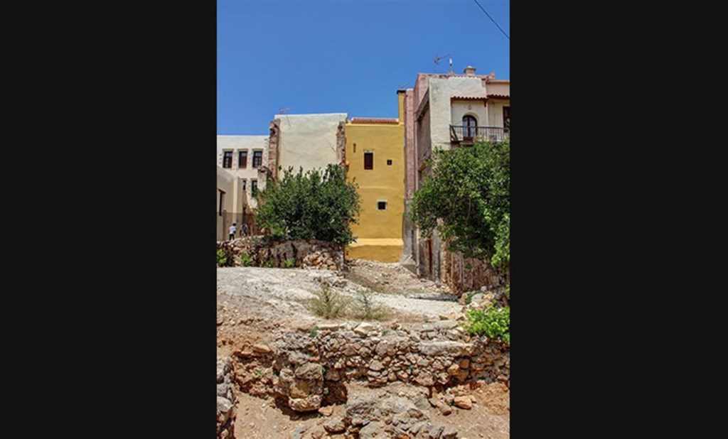 kamenny-dum-v-historickem-centru-a-blizko-more-kreta-recko