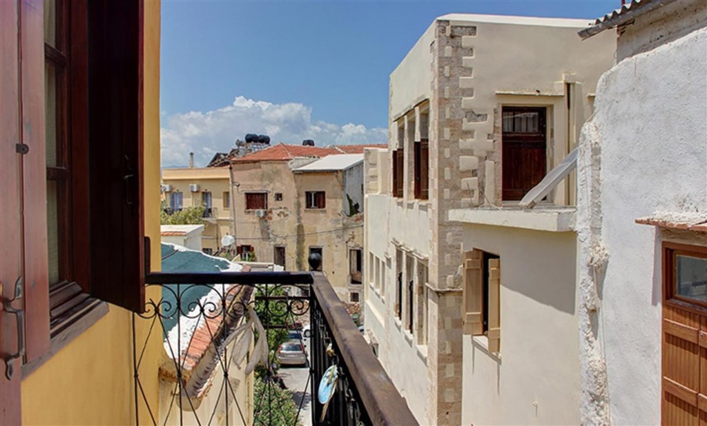 kamenny-dum-v-historickem-centru-a-blizko-more-kreta-recko