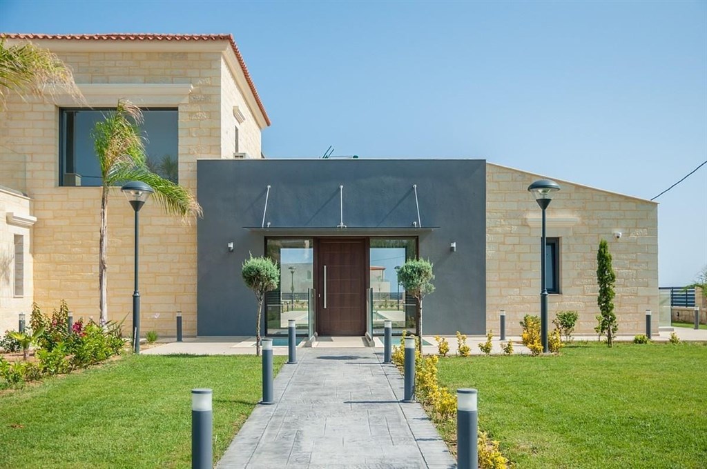 luxusni-moderni-vila-s-bazenem-v-bezprostredni-blizkosti-more-kreta-recko