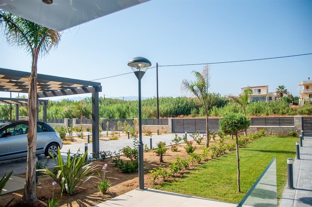 luxusni-moderni-vila-s-bazenem-v-bezprostredni-blizkosti-more-kreta-recko