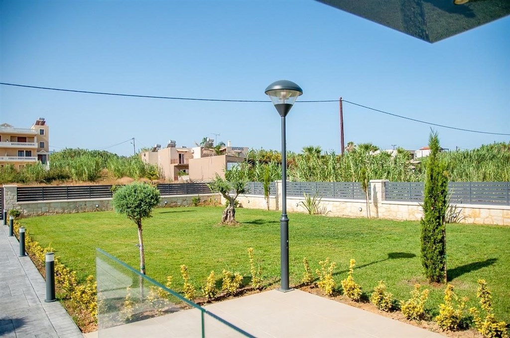 luxusni-moderni-vila-s-bazenem-v-bezprostredni-blizkosti-more-kreta-recko