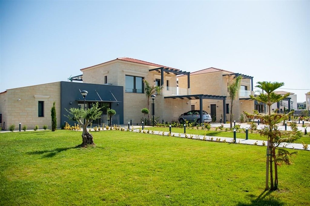 luxusni-moderni-vila-s-bazenem-v-bezprostredni-blizkosti-more-kreta-recko