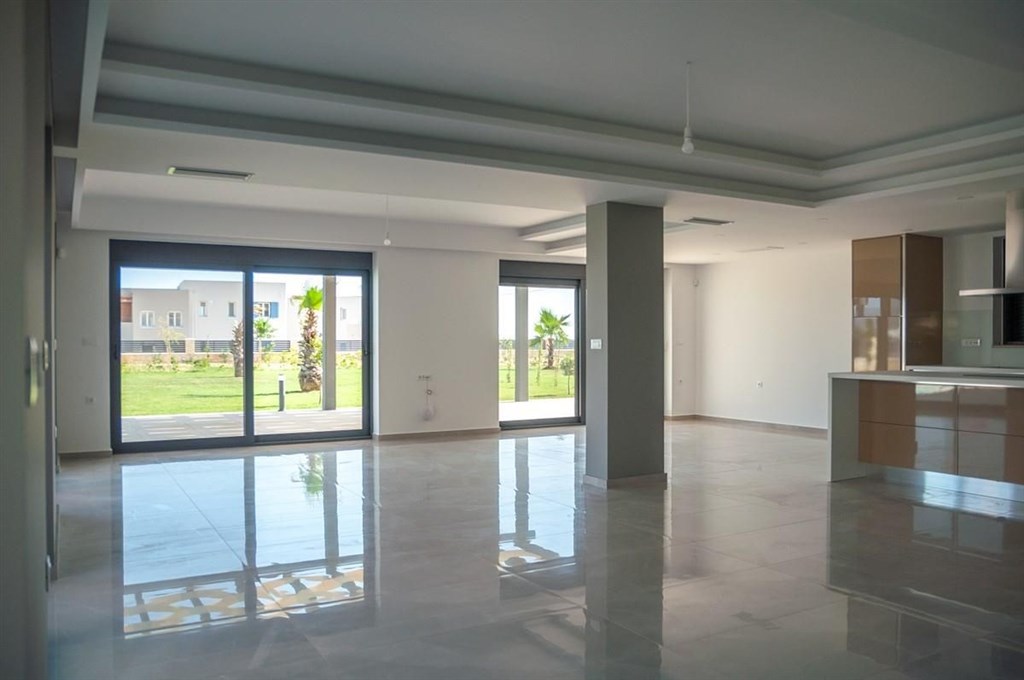 luxusni-moderni-vila-s-bazenem-v-bezprostredni-blizkosti-more-kreta-recko