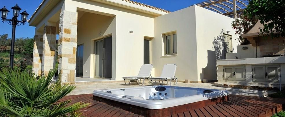 vila-s-virivkou-a-otevrenym-vyhledem-na-more-kreta-recko