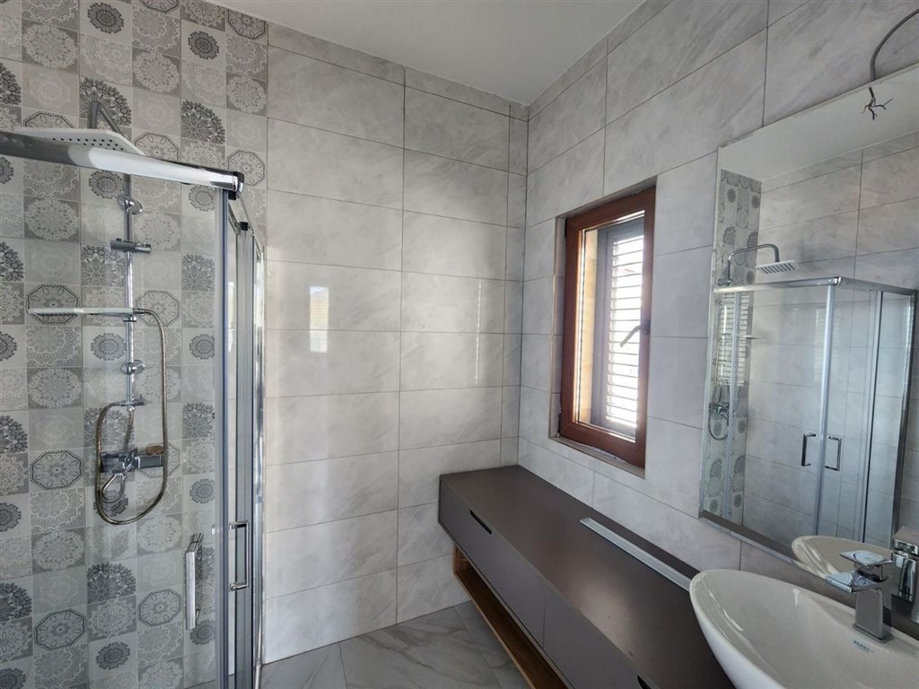 na-prodej-dvoupodlazni-apartman-s-vyhledem-na-more-bijela-cerna-hora