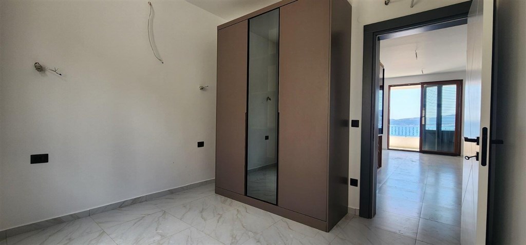 na-prodej-dvoupodlazni-apartman-s-vyhledem-na-more-bijela-cerna-hora