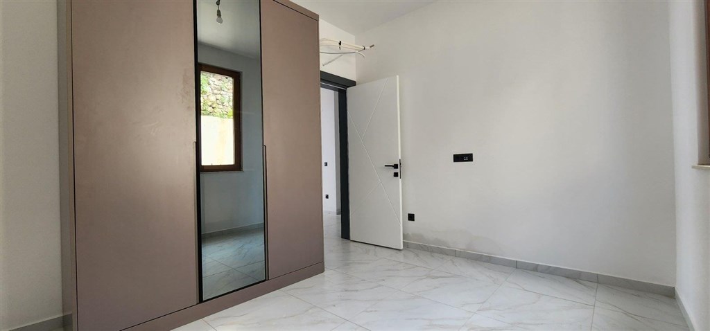na-prodej-dvoupodlazni-apartman-s-vyhledem-na-more-bijela-cerna-hora
