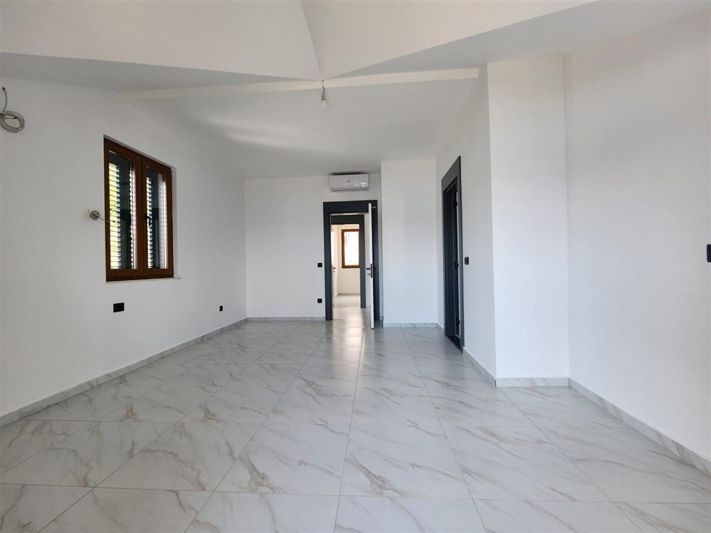 na-prodej-dvoupodlazni-apartman-s-vyhledem-na-more-bijela-cerna-hora
