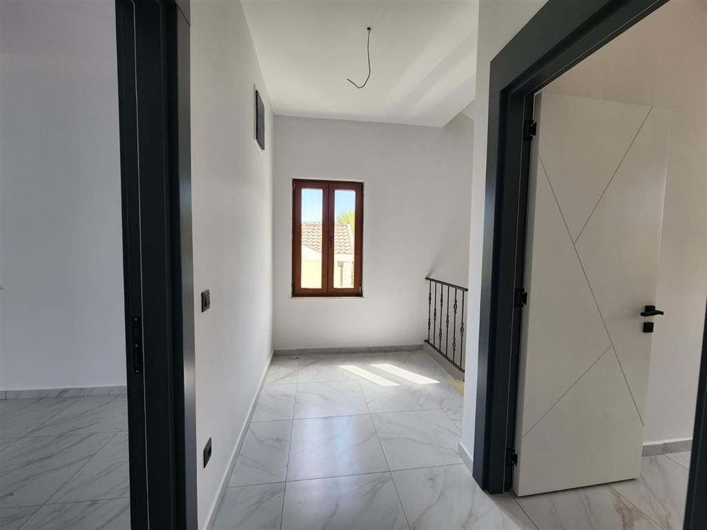 na-prodej-dvoupodlazni-apartman-s-vyhledem-na-more-bijela-cerna-hora