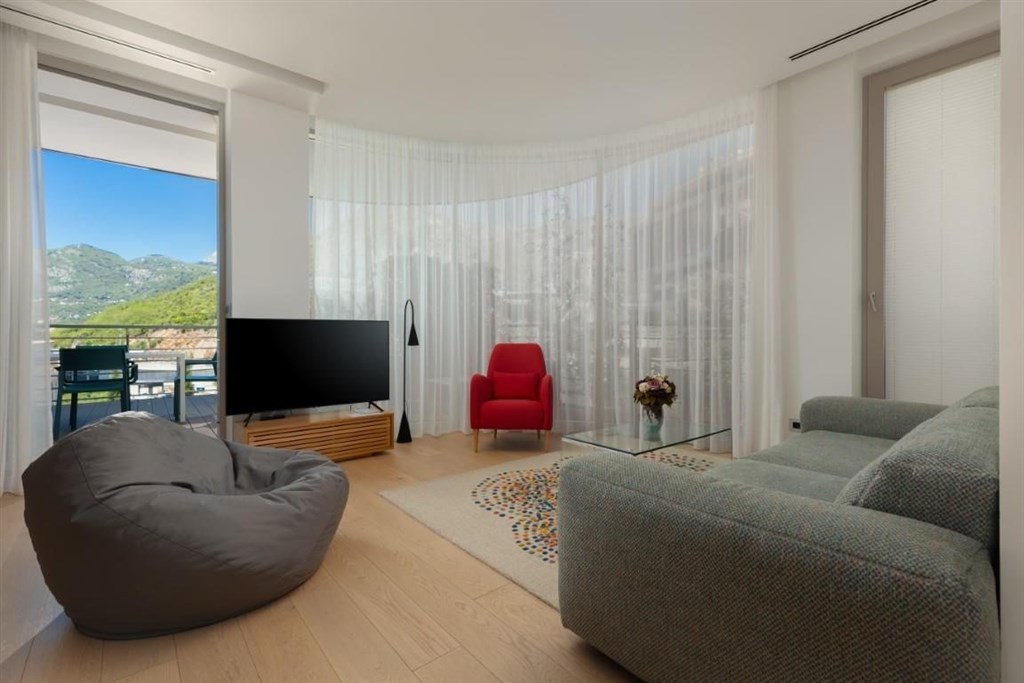 na-prodej-apartman-v-luxusnim-resortu-u-more-budva-cerna-hora