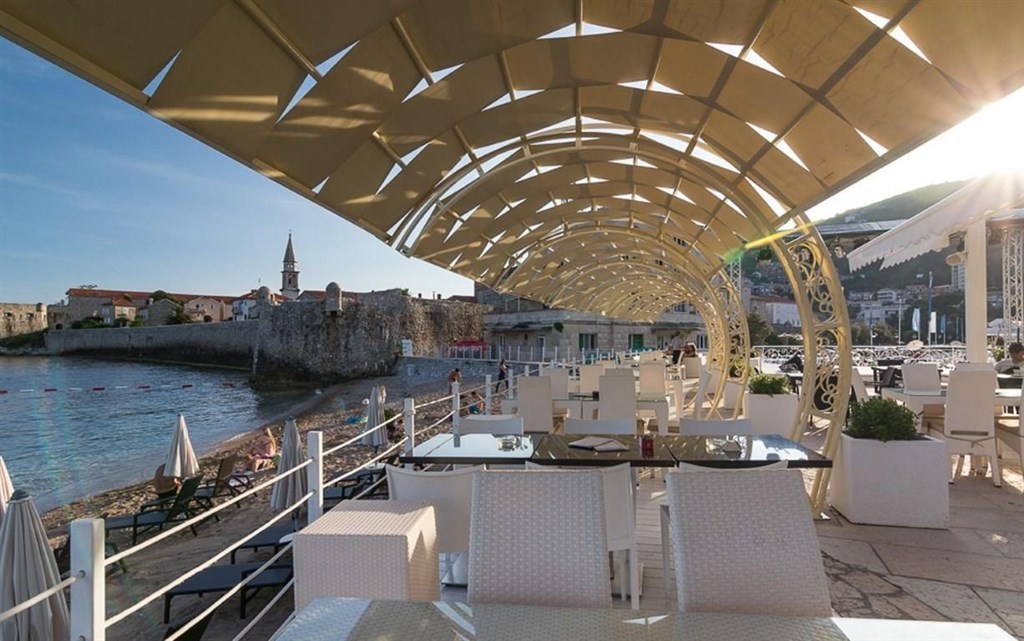 na-prodej-apartman-v-luxusnim-resortu-u-more-budva-cerna-hora