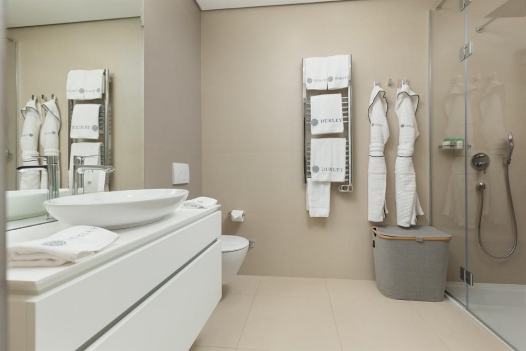 na-prodej-apartman-v-luxusnim-resortu-u-more-budva-cerna-hora