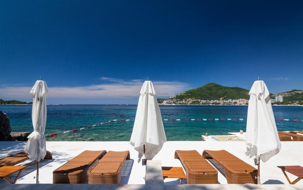 na-prodej-apartman-v-luxusnim-resortu-u-more-budva-cerna-hora