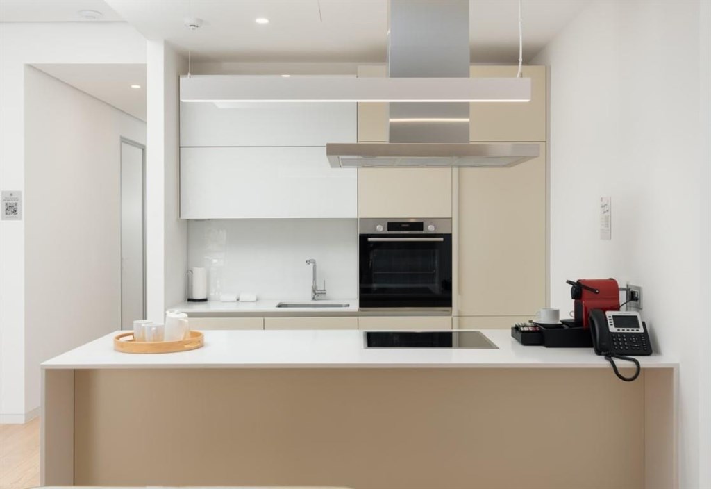 na-prodej-apartman-v-luxusnim-resortu-u-more-budva-cerna-hora
