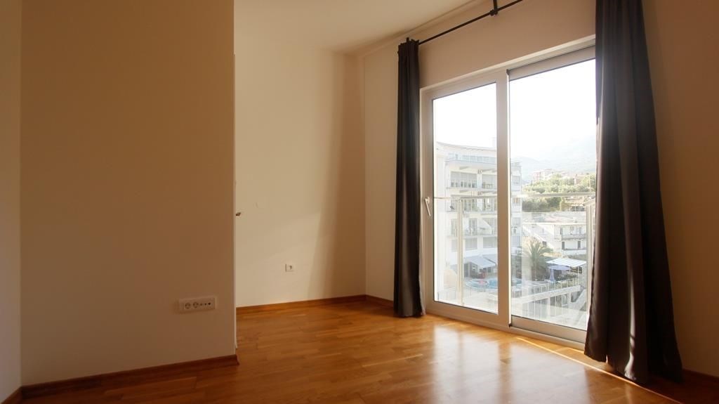 na-prodej-novy-apartman-se-stresni-terasou-becici-cerna-hora