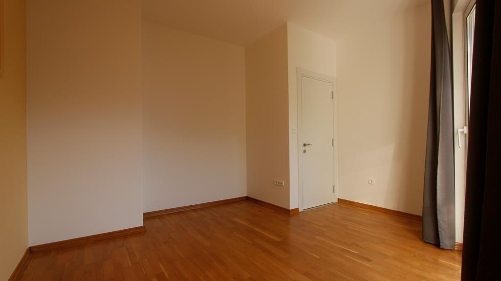 na-prodej-novy-apartman-se-stresni-terasou-becici-cerna-hora