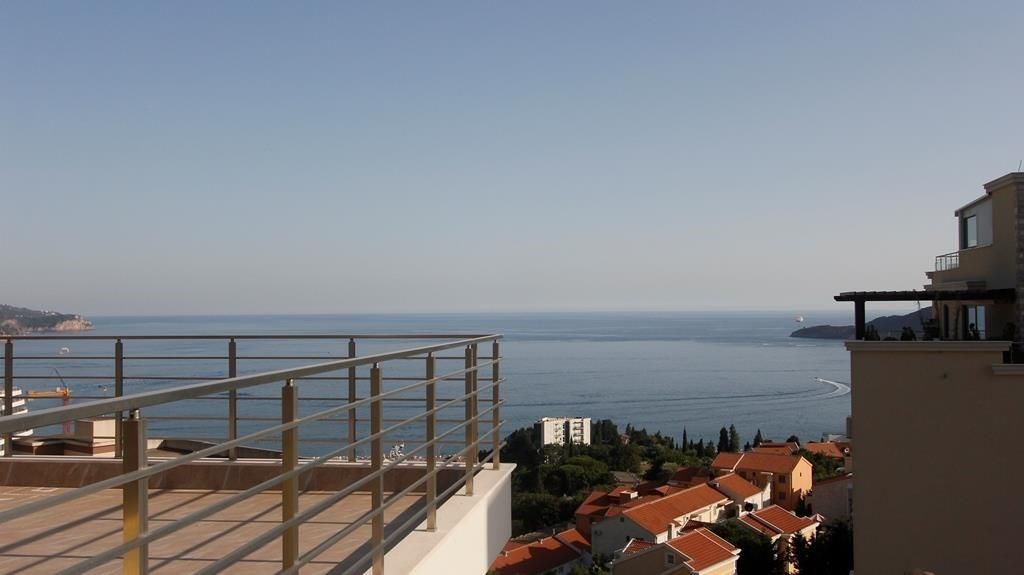 na-prodej-novy-apartman-se-stresni-terasou-becici-cerna-hora